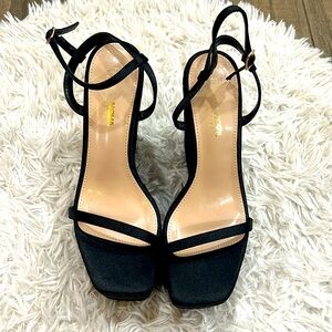 BRand new Fashion Nova black wedges!